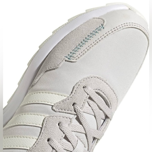 ADIDAS RETRORUN SHOE - WOMENS RUNNING New with Box - Size 11 - Picture 2 of 5